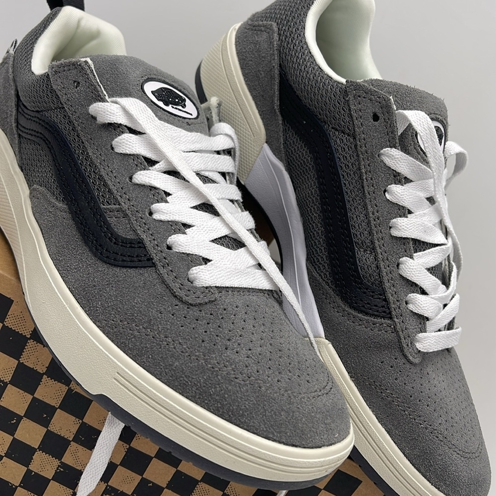 Vans WMNS Zahba Grey/Black
VN0007QQN43
Sneakers - Picture 6 of 16